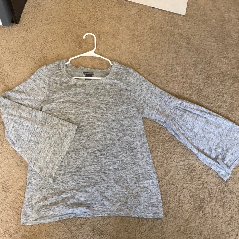 Chelsea & Theodore bell sleeve blouse